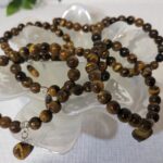 Pulsera de cuentas  ojo de tigre con corazon