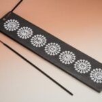 INCENSARIO GONDOLA MADERA 7 CHAKRAS NEGRO 25X5.5 CMS