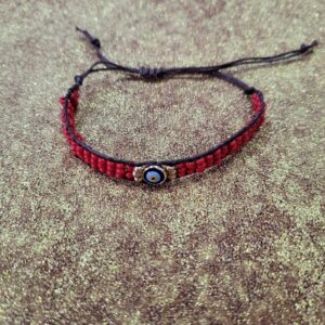 Pulsera ojo turco
macrame rojo.