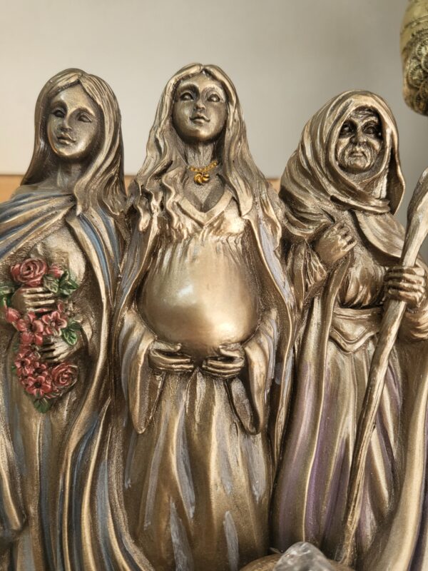 Triple diosa
Alta calidad - Imagen 3