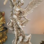 Arcangel Miguel
resina 25 cm aprox